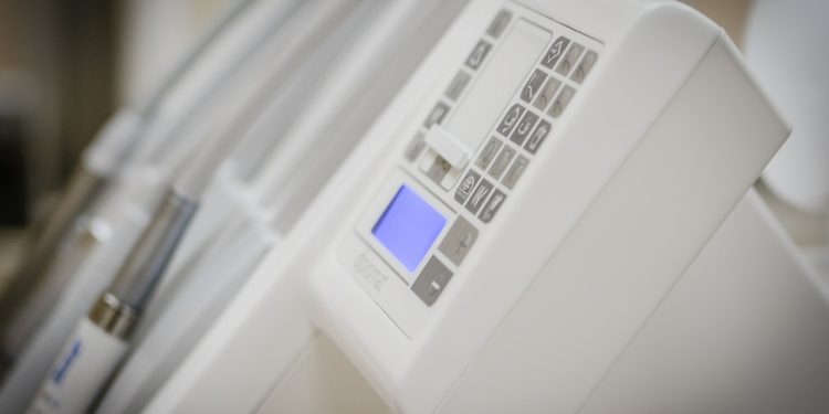 Wie Hypnose Angspatienten beim Zahnarzt helfen kann