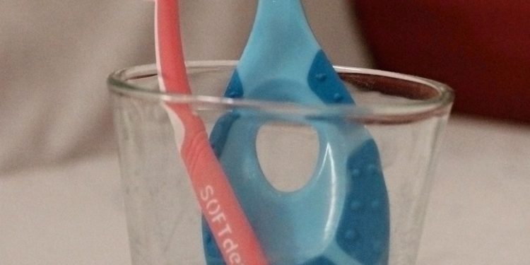 Wenn das Baby Zähne bekommt: Erste Anzeichen und Hilfe für<br>Eltern